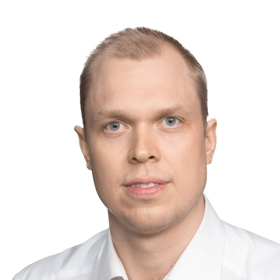 Joni Peltomäki Medicine licentiat — Pihlajalinna