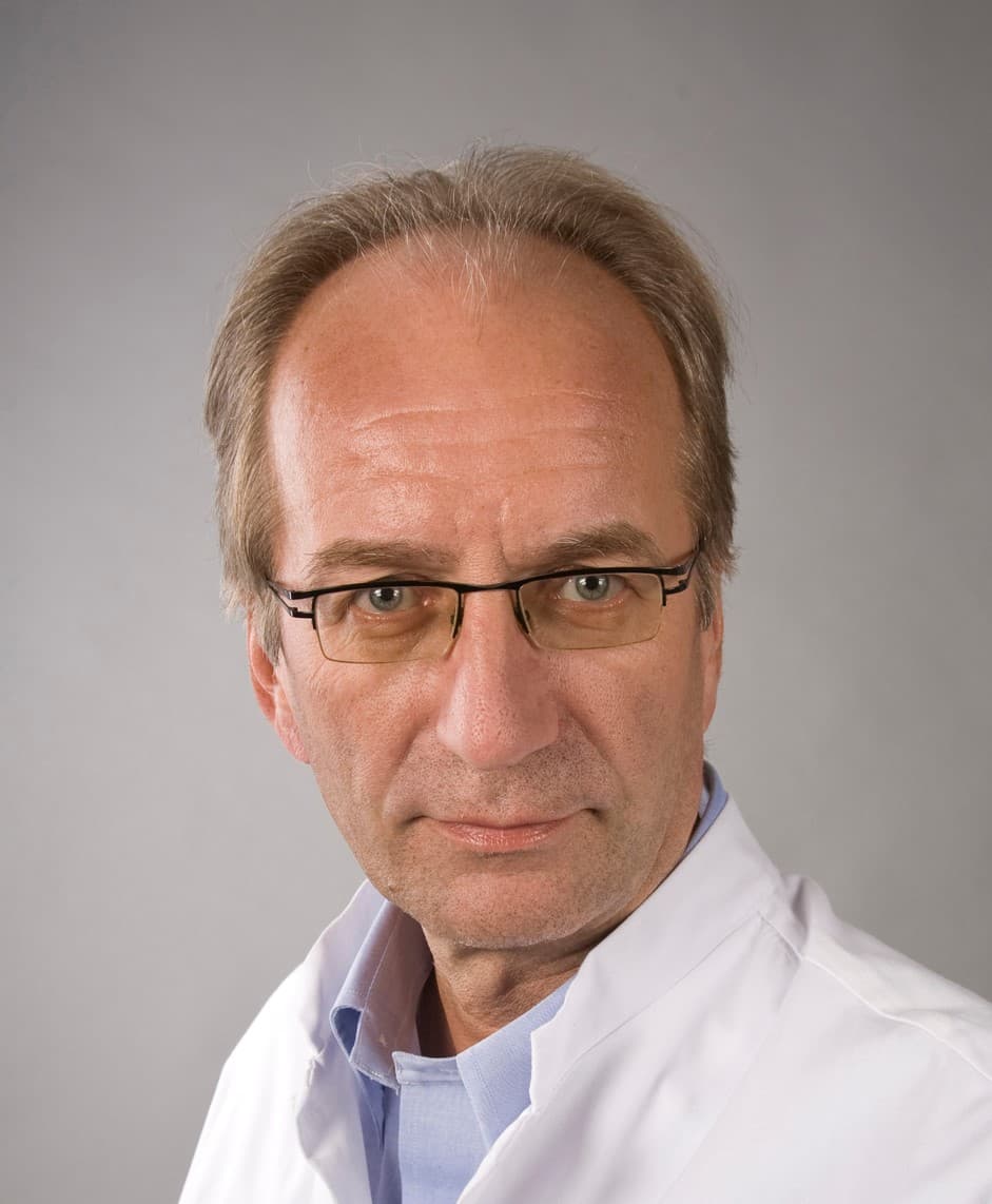 Olavi Airaksinen Docent, Medicine doktor, Professor — Pihlajalinna
