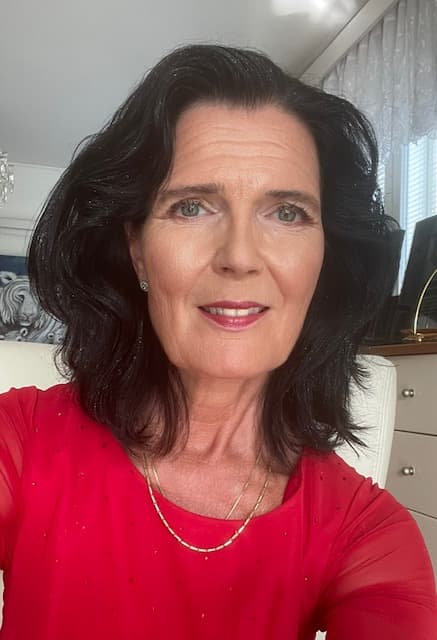 Nina Linna — Pihlajalinna
