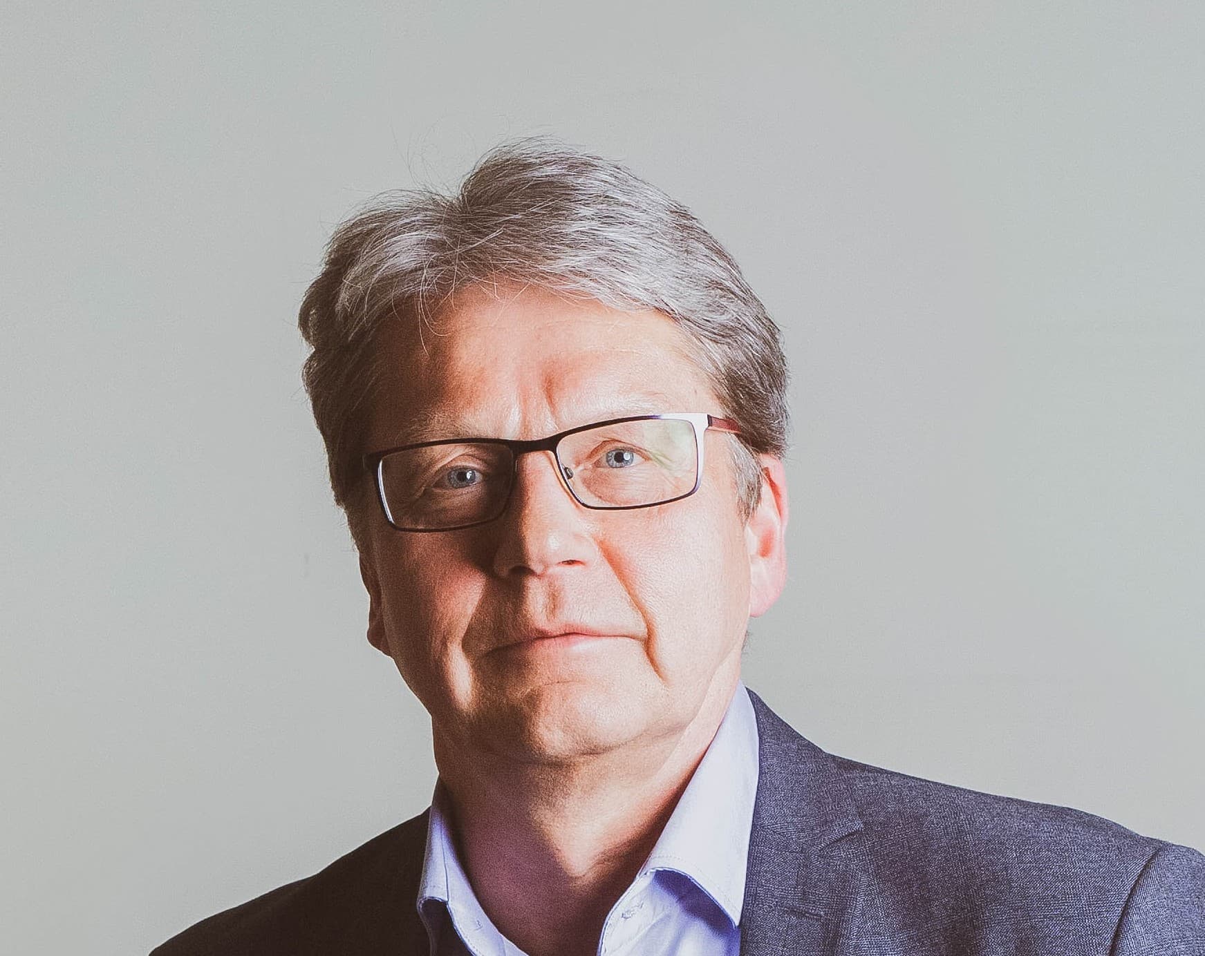 Pekka Lahdenne, Dosentti — Pihlajalinna