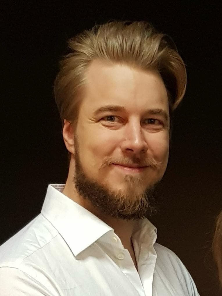 Henri Sihvonen, Lääketieteen lisensiaatti — Pihlajalinna